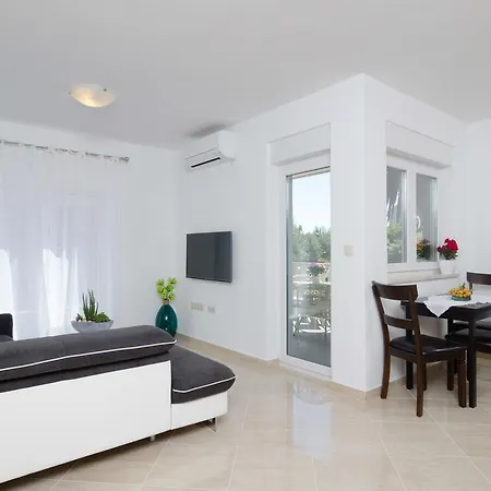 Franka Apartment *