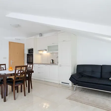 Franka Apartment *