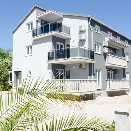 Franka Apartamento *